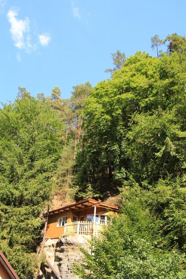 Malbenka - Chata Na Skale Pod Hradem Kokorin Exteriör bild