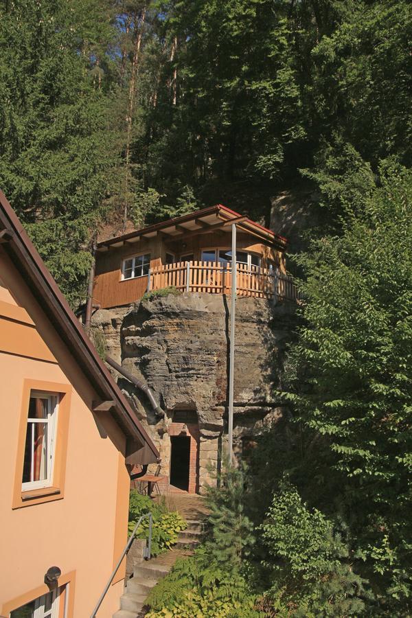 Malbenka - Chata Na Skale Pod Hradem Kokorin Exteriör bild