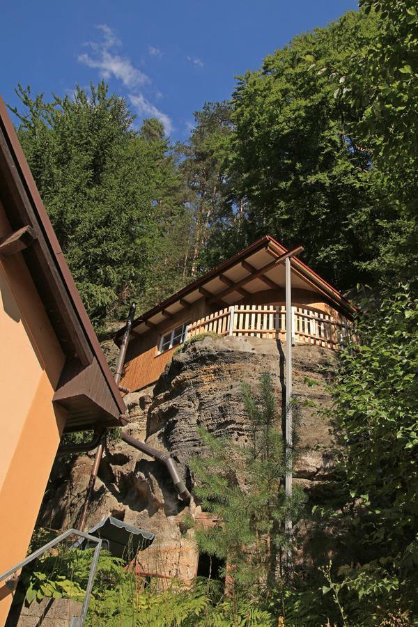 Malbenka - Chata Na Skale Pod Hradem Kokorin Exteriör bild
