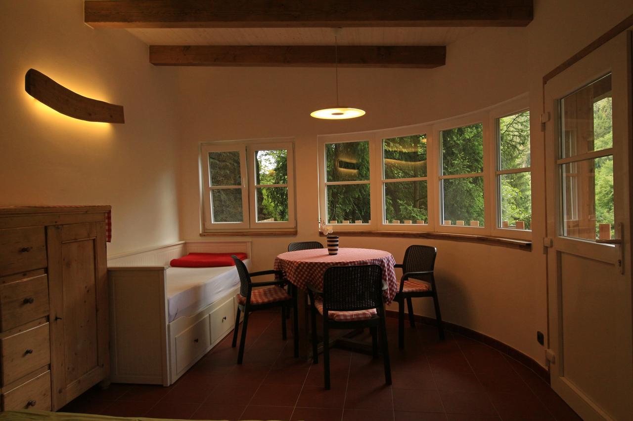 Malbenka - Chata Na Skale Pod Hradem Kokorin Exteriör bild