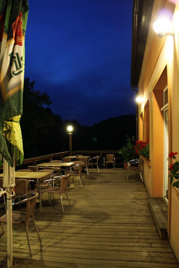 Malbenka - Chata Na Skale Pod Hradem Kokorin Exteriör bild